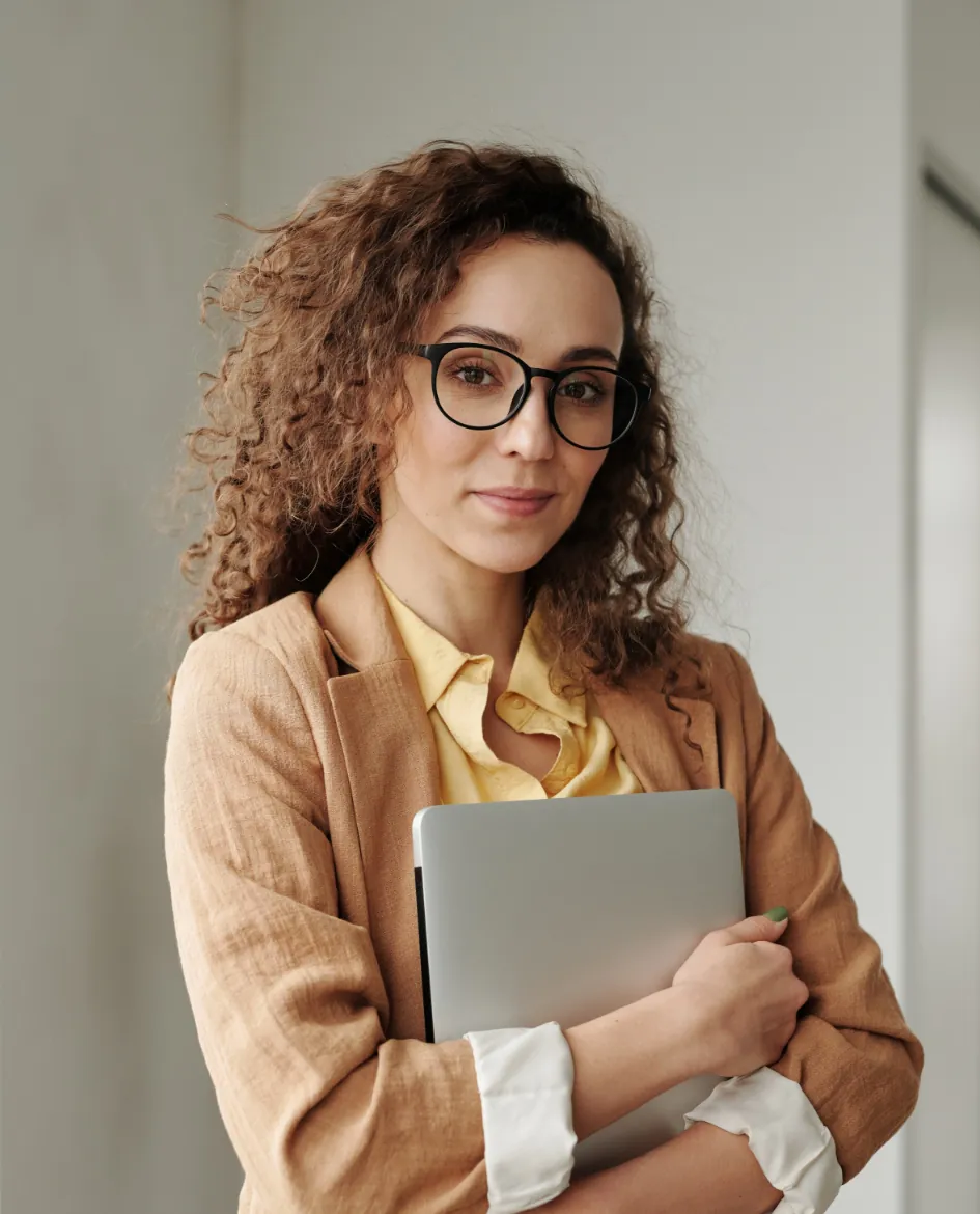 Épargne et investissement : Assurance vie, Plan d'Épargne Retraite (PER), immobilier et Sociétés Civiles de Placement Immobilier (SCPI).